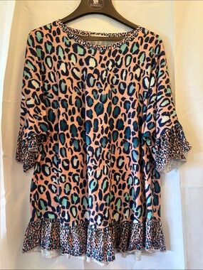 Leopard Print Ruffle-Sleeve Tunic in Pink